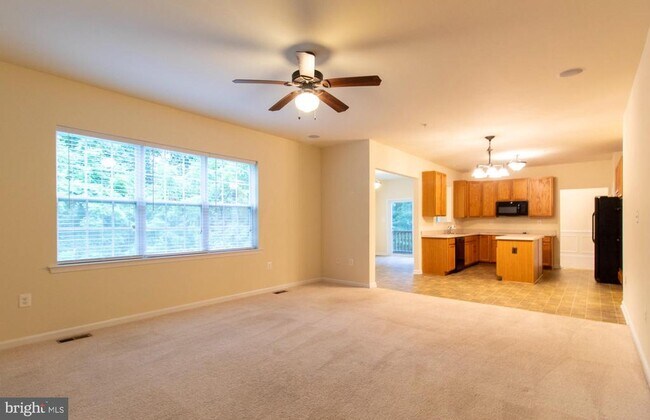 Building Photo - 8401 Hollow Tree Ln