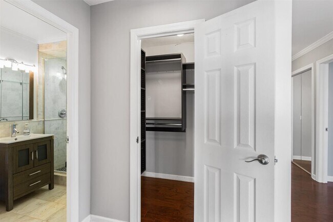 Building Photo - 6040 BLVD E