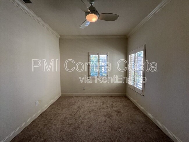 Building Photo - 124 Molly Way