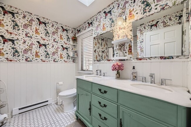 Building Photo - 3 BDR Oasis near Denver Botanic Gardens