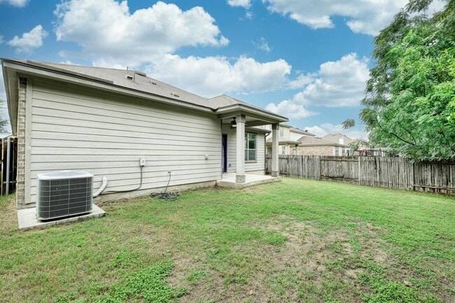 Building Photo - 1121 Hyde Park Dr