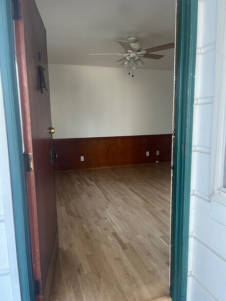 Building Photo - 143 N Hamilton Dr