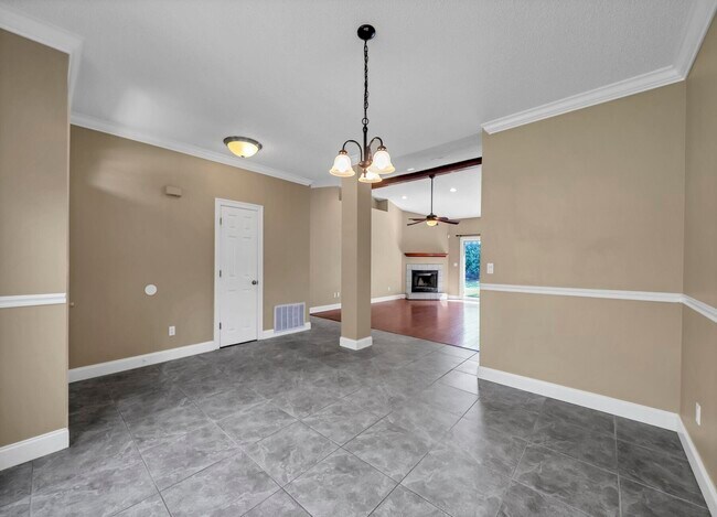 Building Photo - 4469 Parkwood Square