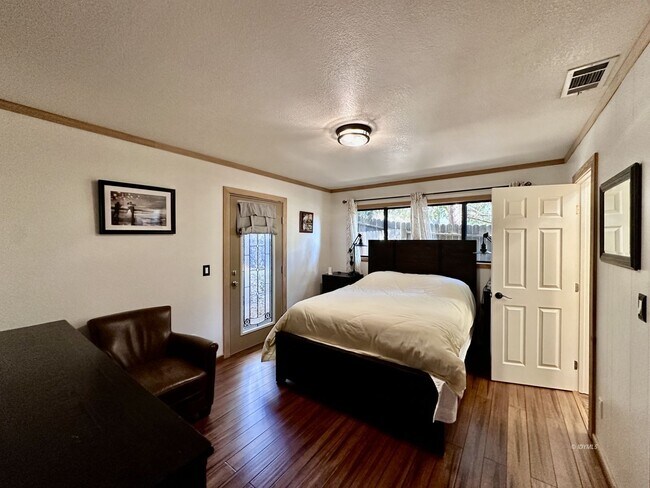 Building Photo - 2 Bedroom Home for Rent