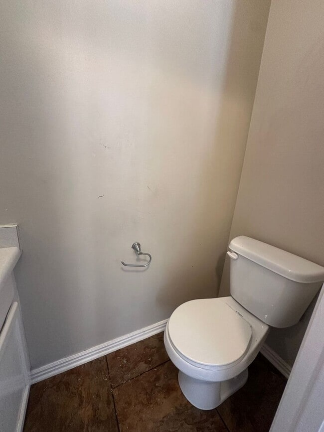 Building Photo - BEAUTIFUL TOWNHOME!!!