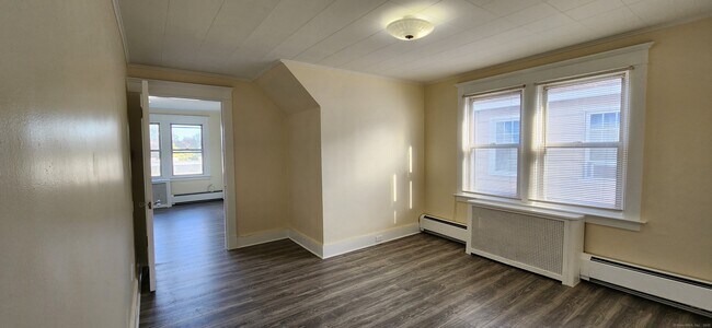 Building Photo - 120 Elm St