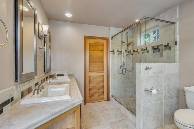 Building Photo - 20 Rosedale Rd