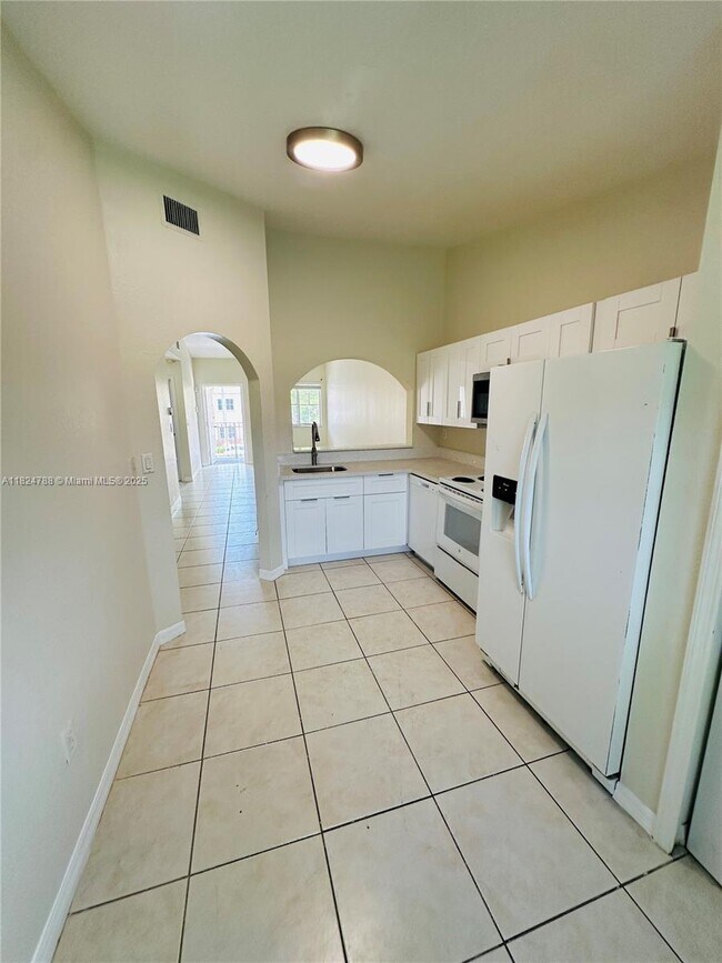 Building Photo - 1251 SE 28th Ct