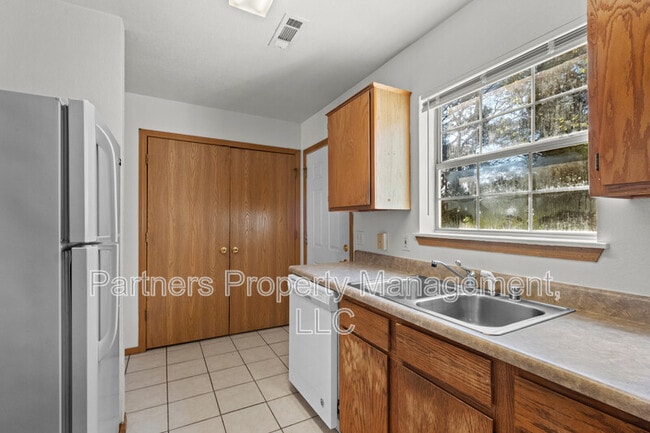 Building Photo - 888 S Curtis Ave