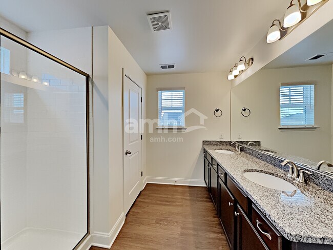 Building Photo - 4328 Longfellow Dr