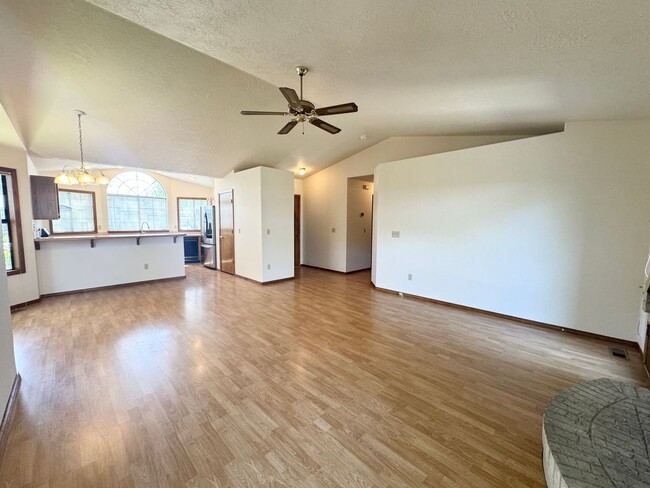 Building Photo - Now leasing in West Boise! This single-lev...