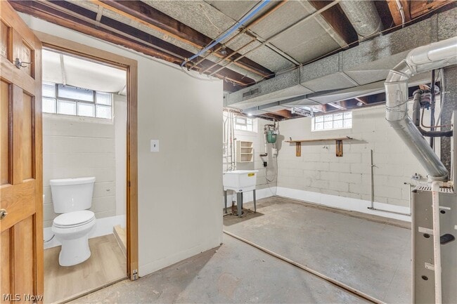 Building Photo - 21980 Ivan Ave