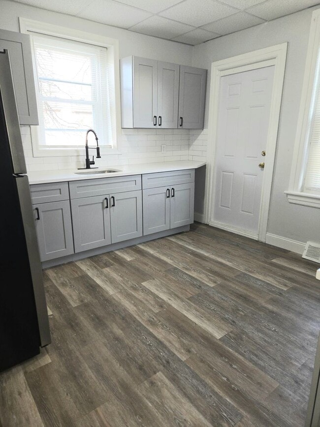 Building Photo - 315 E Morton St