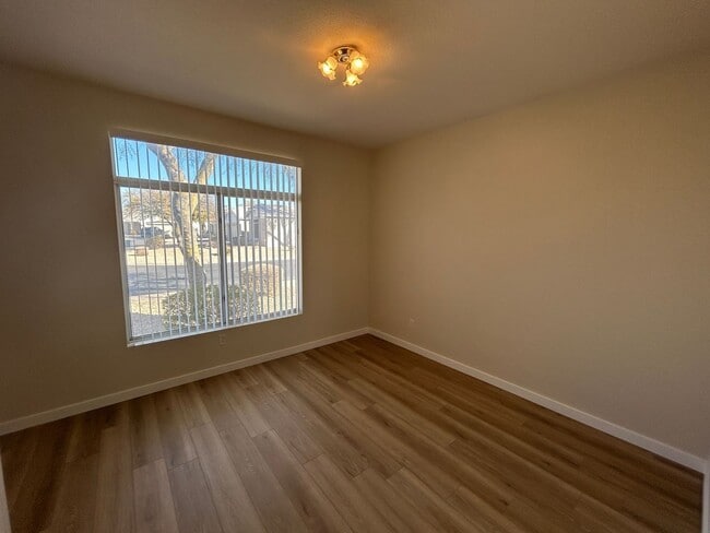 Building Photo - 14759 W Gunsight Dr