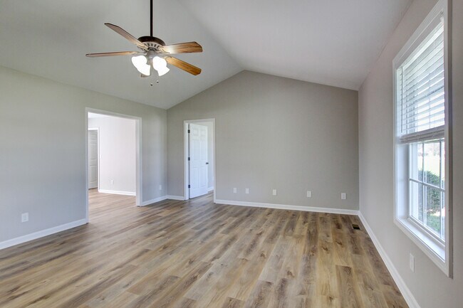 Building Photo - 51 Winding Oaks