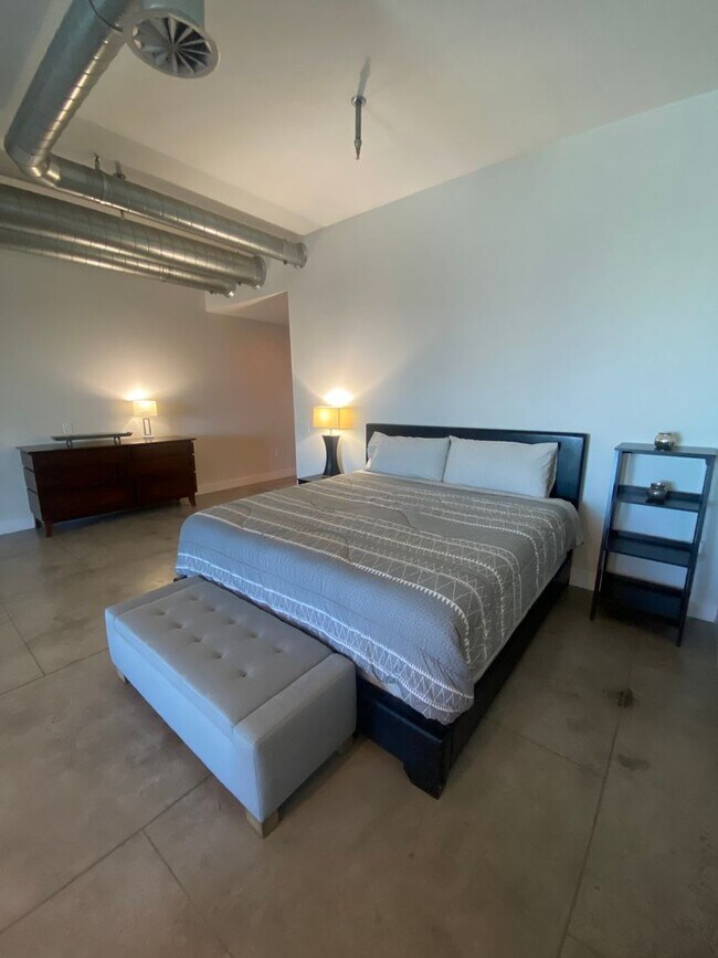 Building Photo - Stunning Fully Furnished Loft with Breatht...