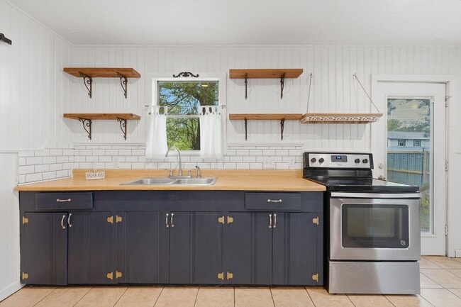 Building Photo - 11757 Calvary Rd