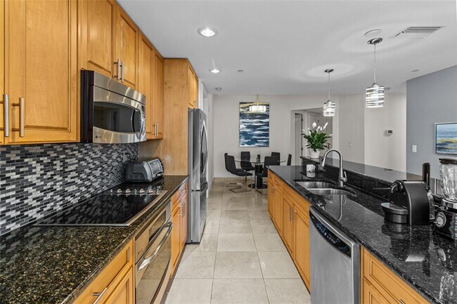 Building Photo - 331 Cleveland St