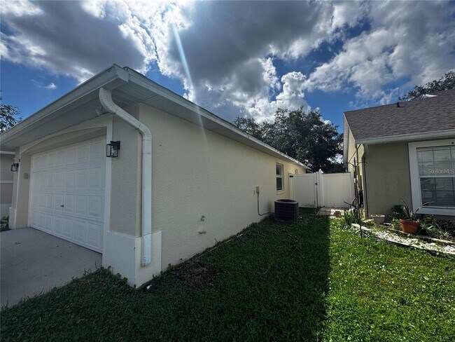 Building Photo - 185 Thornbury Dr