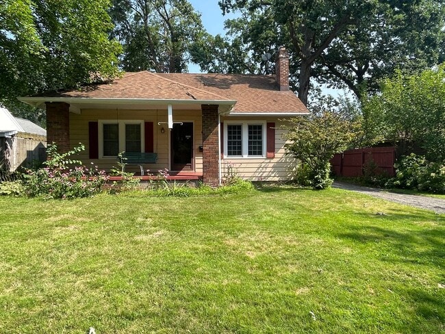 Building Photo - Three Bedroom Home in Kalamazoo