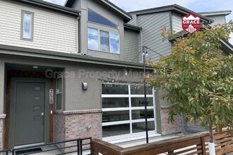 Building Photo - 6387 Moore Ct