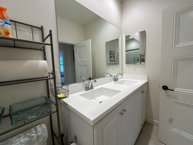 Building Photo - Room for Rent in Stanton-Prime Location