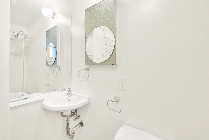 Building Photo - 519 Virginia St