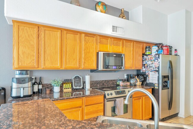 Building Photo - 2019 E Campbell Ave