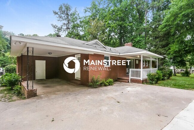 Building Photo - 3 Bedroom Pet-Friendly Home in Charlotte, NC with Main Street Renewal