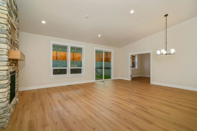 Building Photo - 3Bd/2Ba Single Story Home - Available Early March 2026!