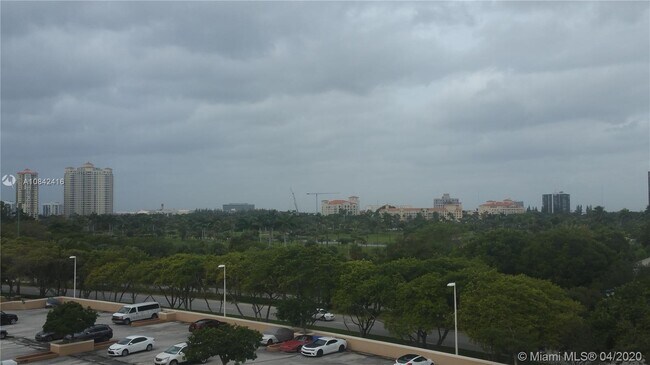 Building Photo - 19901 E Country Club Dr