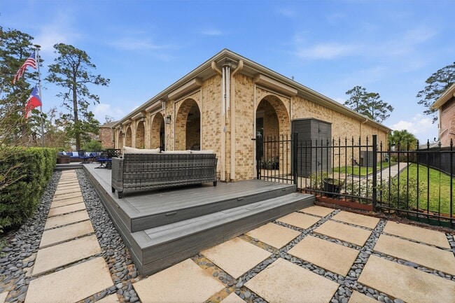 Building Photo - 19623 Fairway Island Drive