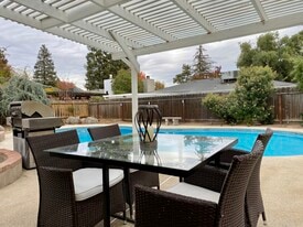 Building Photo - 8226 N Poplar Ave