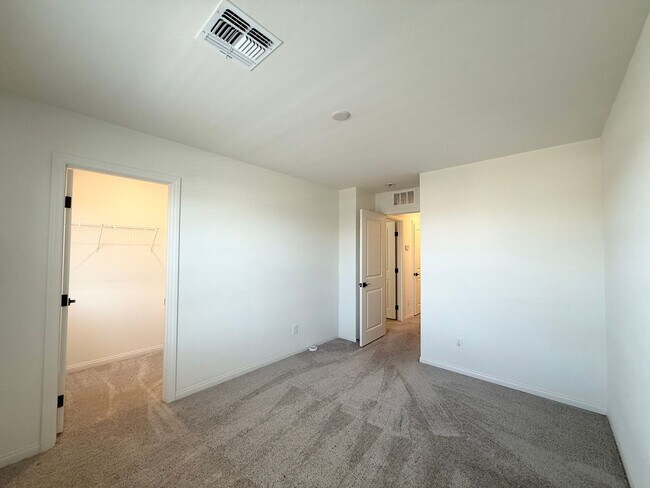 Building Photo - Spacious Southwest Las Vegas Gem | 5 Beds, Loft & 3,000+ Sq Ft Living