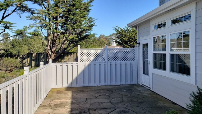 Building Photo - Love the Ocean? 2/2 Condo. STUNNING OCEAN VIEW! Private Patio + 2 Private Garages