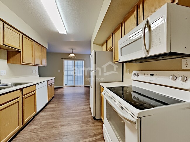 Building Photo - 1638 S Buckley Way