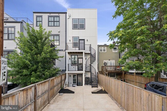 Building Photo - 2608 4th St NE