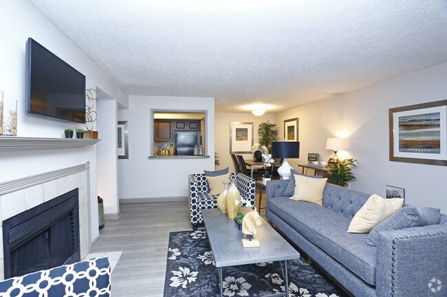 1BR, 1BA - 1005sf Fairfield II- Living Area - Rise Silver Lake