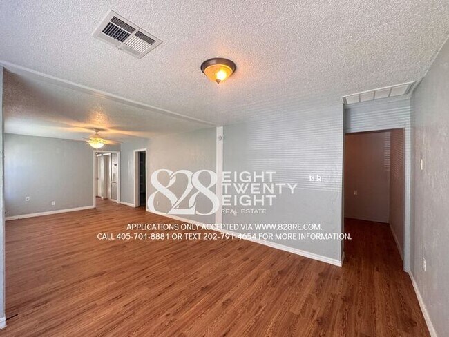 Building Photo - 1/2 OFF 1ST MONTH'S RENT! 3 Bed/1 Bath Single Family Home Available Now! Within 5 miles of TAFB!