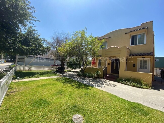 Building Photo - 1250 E Villa St