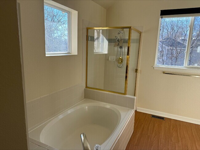 Building Photo - "Spacious 4-Bed, 3-Bath Gem on Franklin Drive – Modern Living in Boulder!"