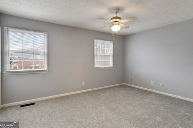 Building Photo - 587 Wedgewood Dr