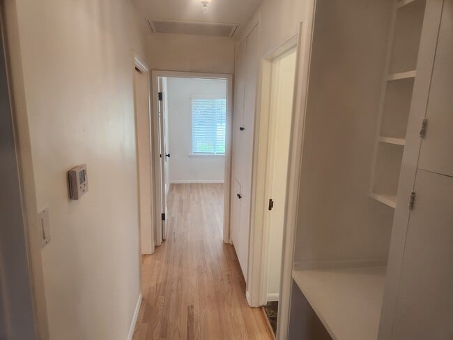 Building Photo - 522 Avalon Dr