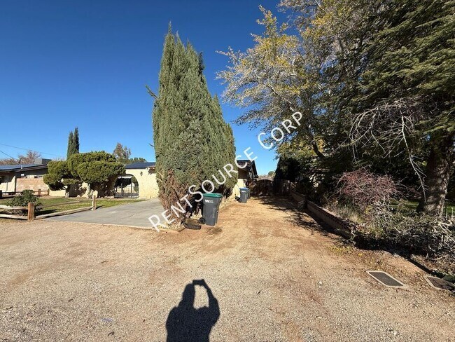 Building Photo - 4827 W Ave L 6