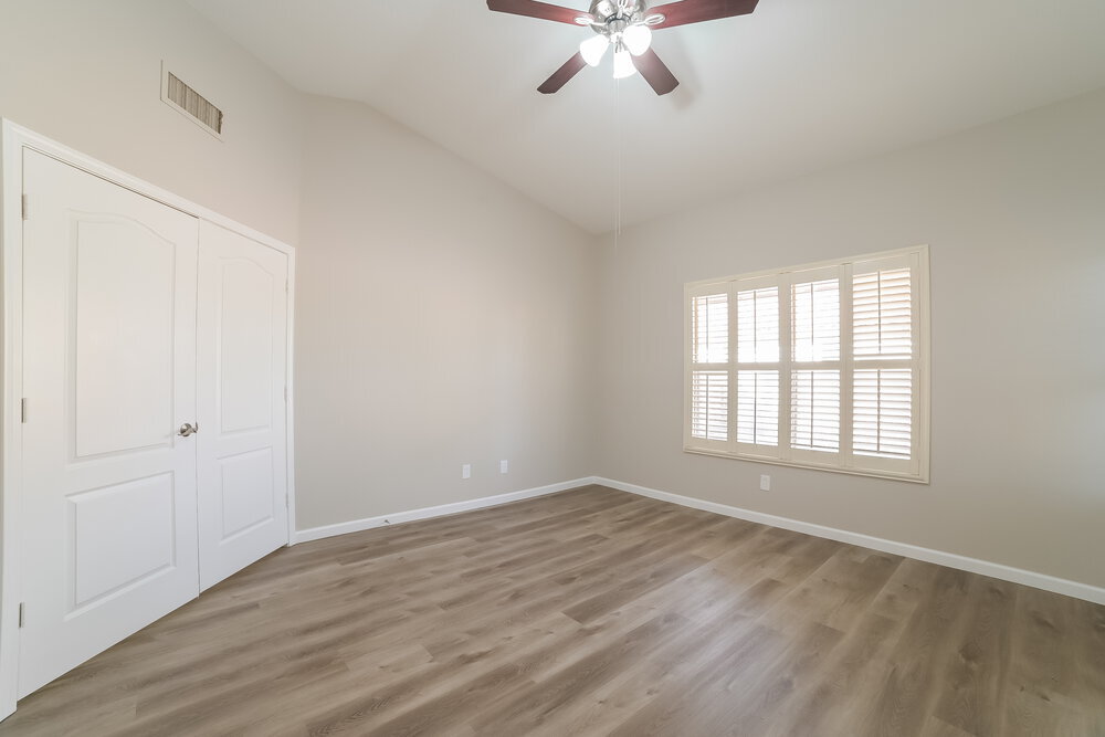 Building Photo - 15345 W Lea Ln