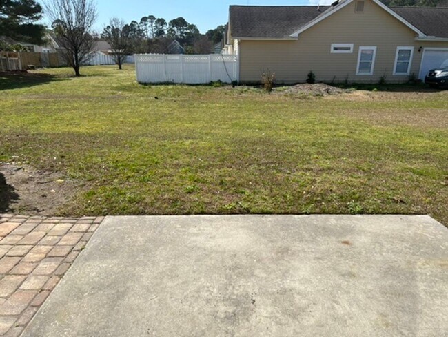 Building Photo - Newly Updated Townhome in Olde Town Village, Bluffton