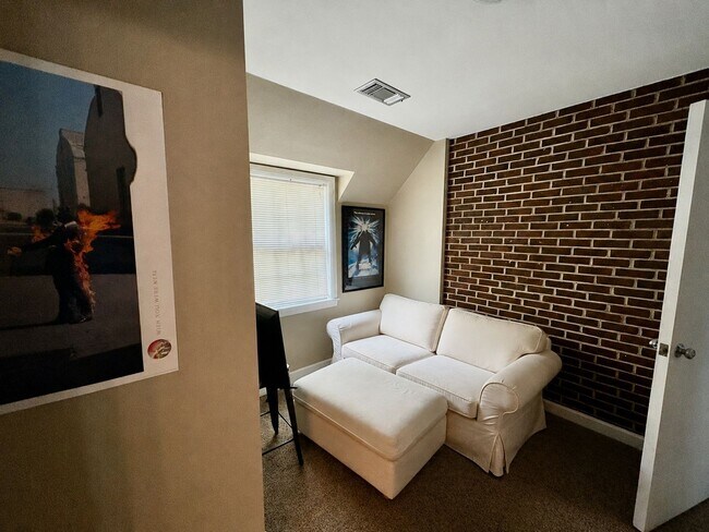 Building Photo - 730 Golfview Dr