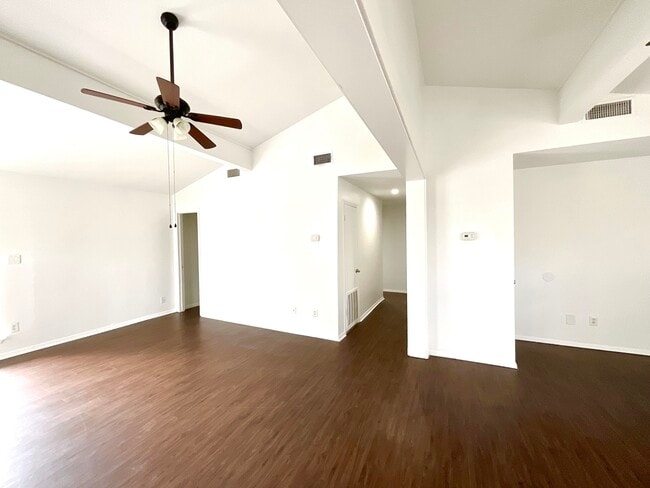 Building Photo - 319 Nolen Dr