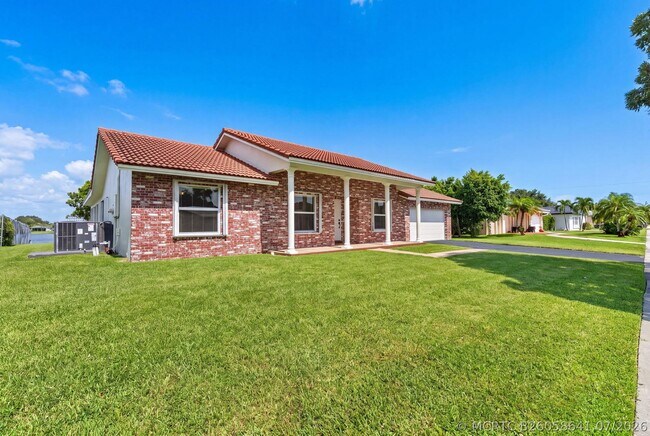 Building Photo - 905 NW 133rd Ave