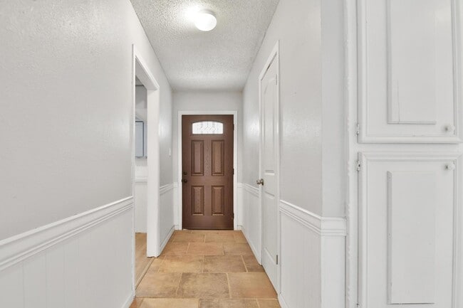 Building Photo - 4818 73rd St